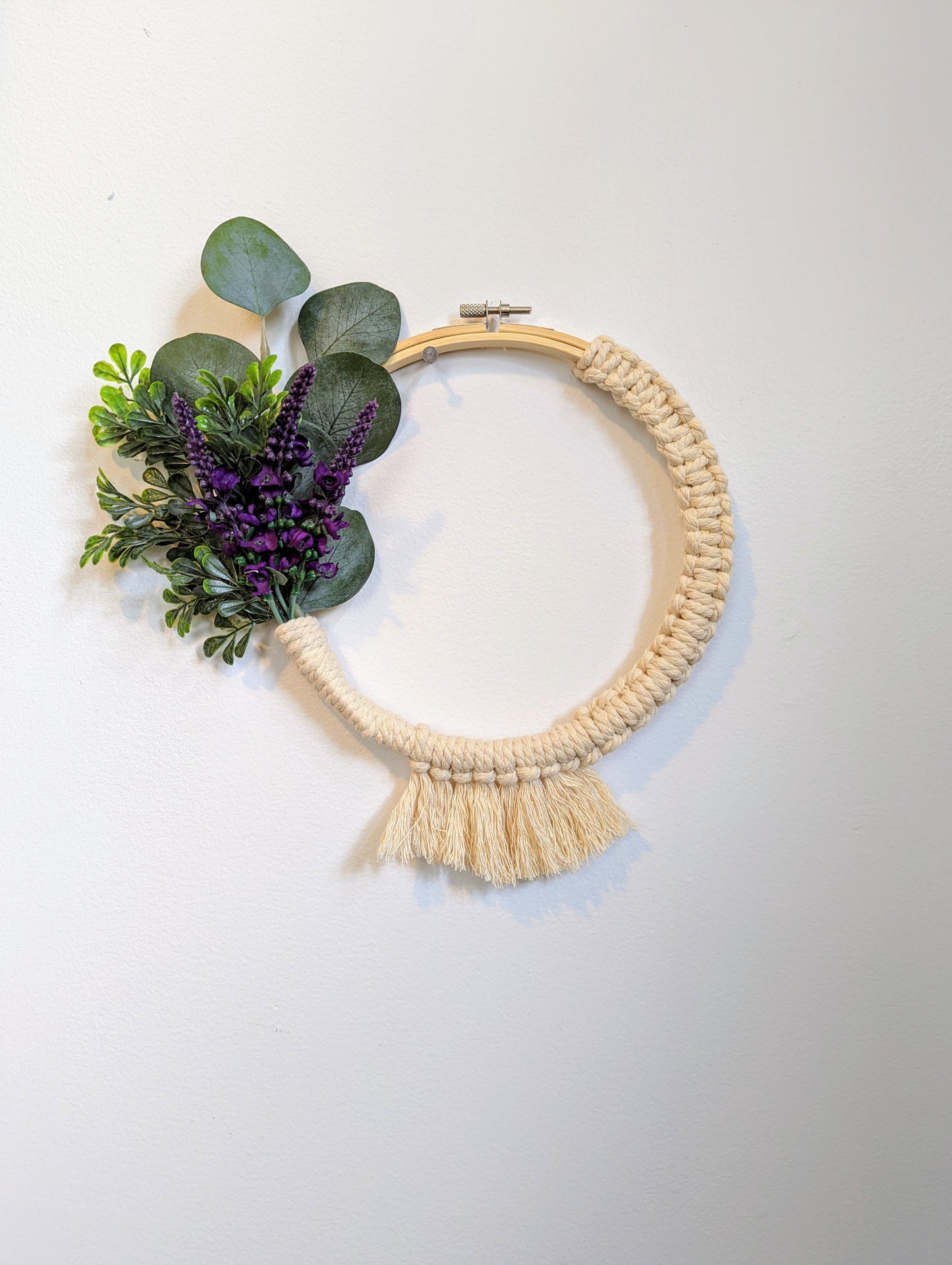 Macramé an embroidery hoop wreath with flower pick.