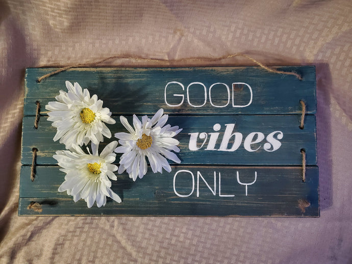 Our teal pallet wood sign will always cheer you up with its happy daisies and its 