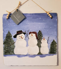 Load image into Gallery viewer, Adorable snowmen hand-painted on slate. Natural slate sign with natural rope hanger. PERSONALIZE with calligraphy. Request different number of snowmen to reflect the number of family members.

